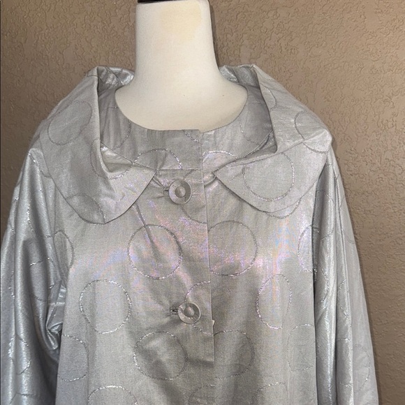 Stunning Biya Silver Textured Coat - Picture 3 of 13
